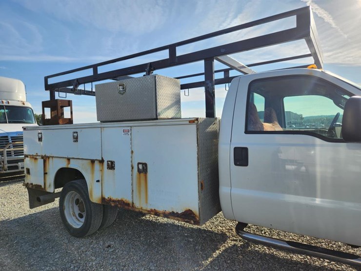 2006-ford-f550-image-14