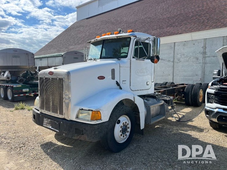 2000-peterbilt-385-image-1