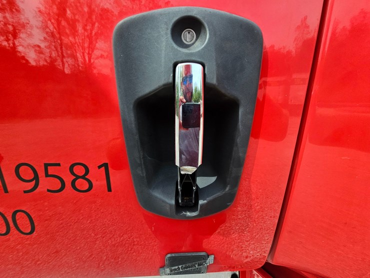 2019-freightliner-cascadia-126-image-49