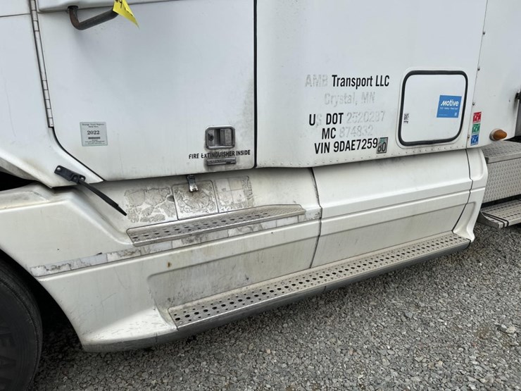 #5003-•-2009-freightliner-sleeper-cab-truck-tractor-image-23