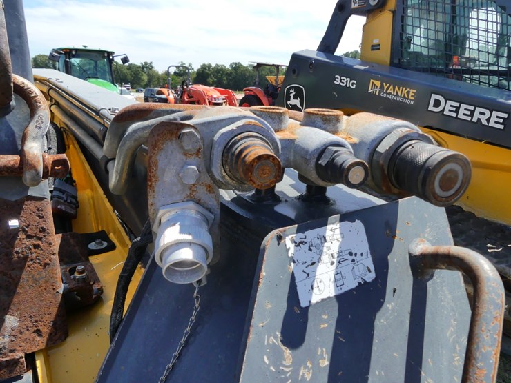 deere-333e-image-10