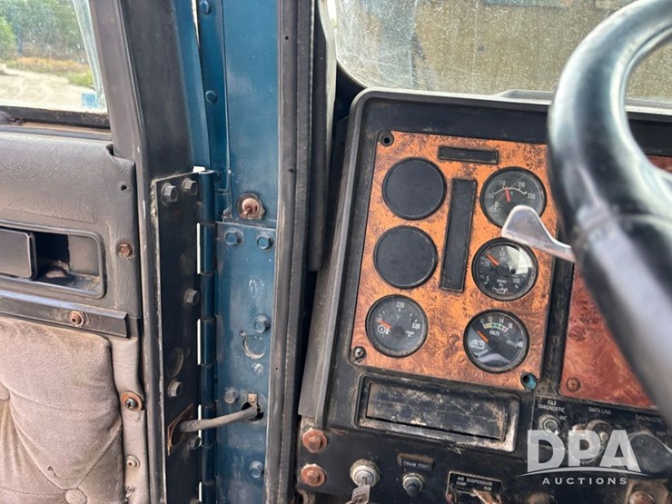 1995-ihc-9400-dry-tender-truck-(pz13881)-image-77