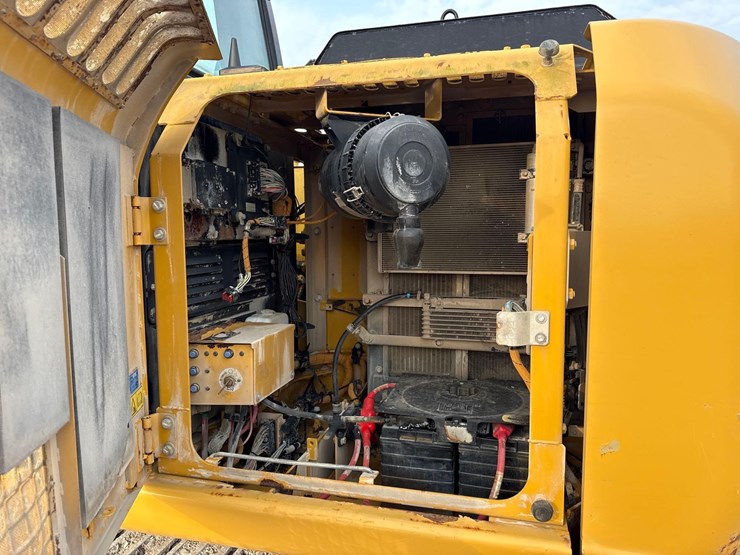 2016-caterpillar-312fgc-image-17