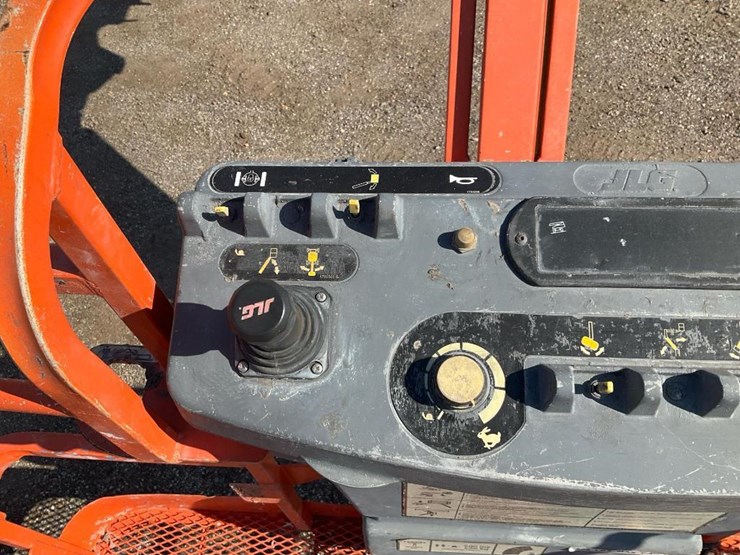2010-jlg-m600jp-image-22
