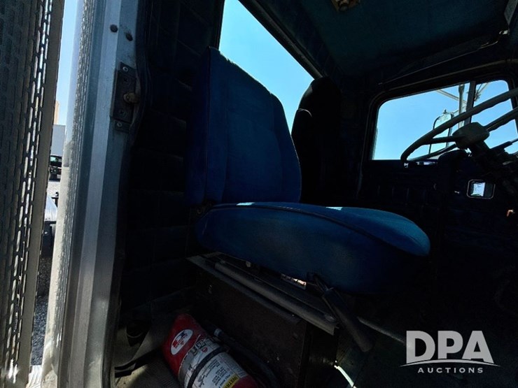 1986-peterbilt-359-image-71