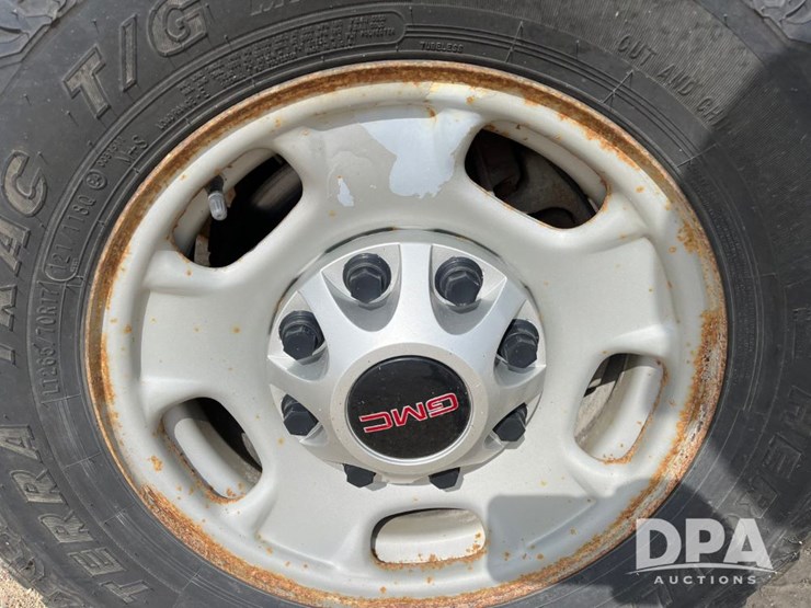 2015-gmc-2500-image-22