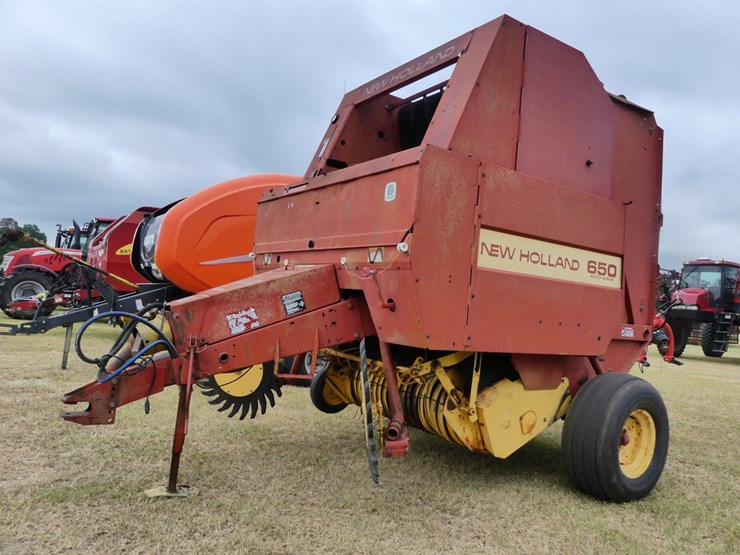 new-holland-650-image-1