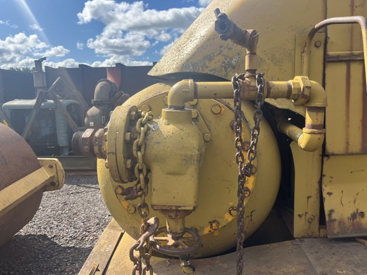 #2685-•-ingersoll-rand-xl1200-towable-air-compressor-image-27