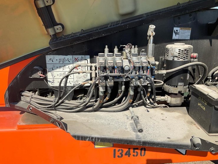 2010-jlg-m600jp-image-23