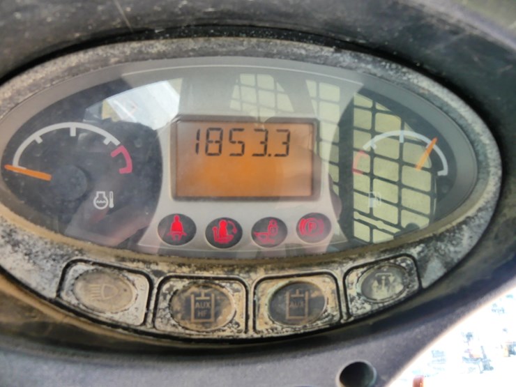 2012-bobcat-t870-image-15