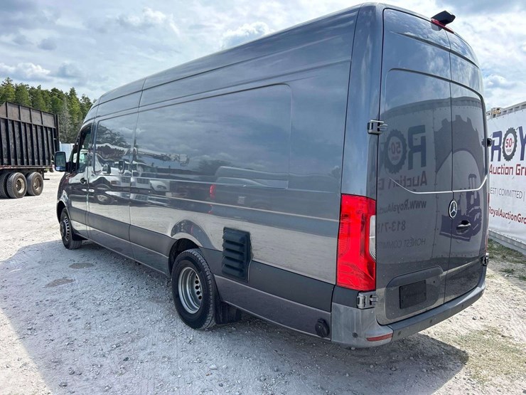 2022-mercedes-benz-sprinter-4500-image-3