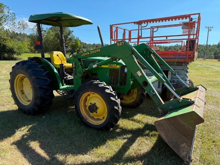 john-deere-5205-image-1