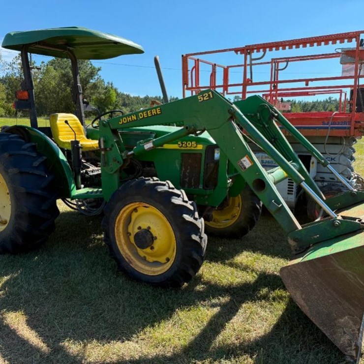 JOHN DEERE 5205