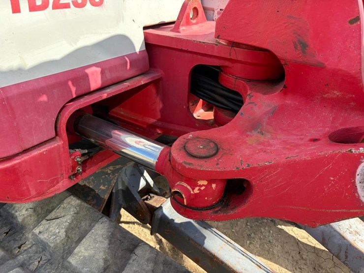 2019-takeuchi-tb290-image-10