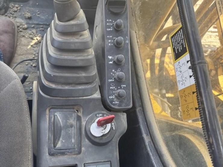2006-deere-160c-lc-image-39
