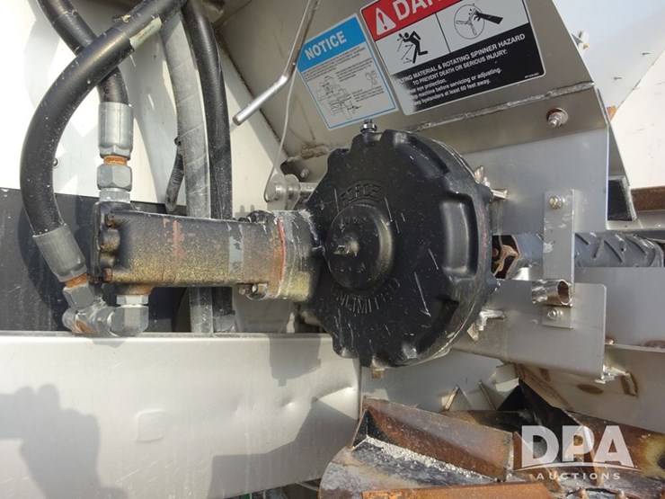 2019-john-deere-f4365-image-71