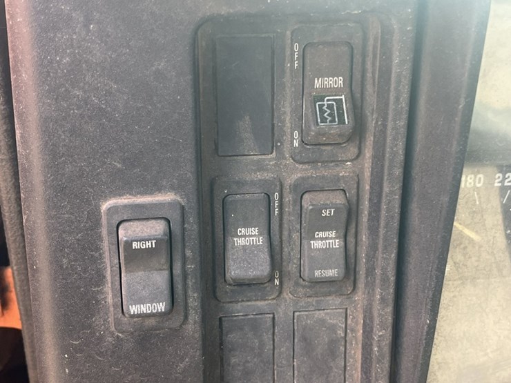 #2688-•-1998-navistar-2674-6x4-day-cab-truck-tractor-image-64
