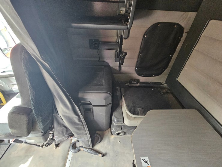 2019-freightliner-cascadia-126-image-69