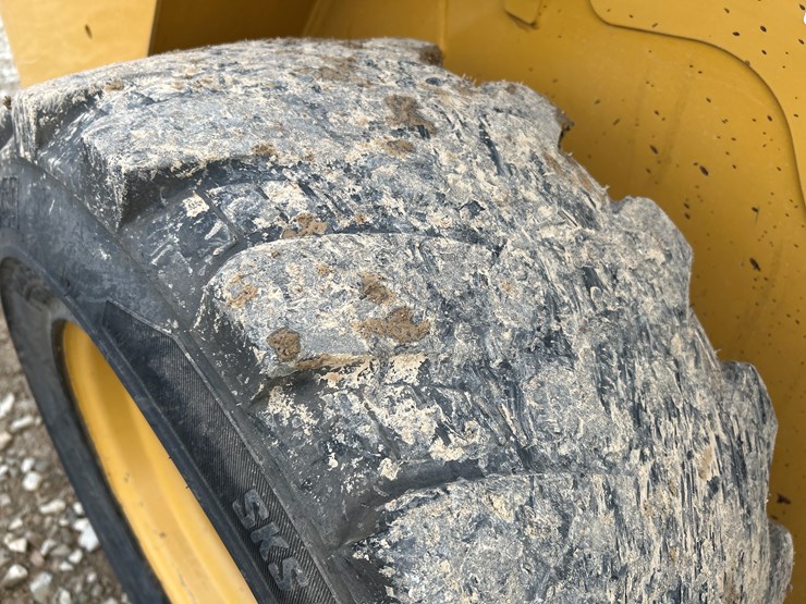 2021-caterpillar-236d3-image-56