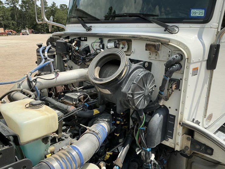 2020-peterbilt-337-image-32