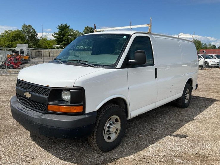 2013-chevrolet-express-g2500-image-1