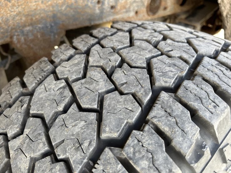 2018-chevrolet-2500-image-33