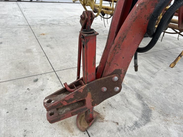 new-holland-258-image-6