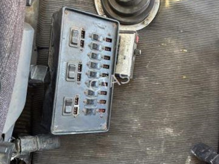 1989-freightliner-fl112-image-13