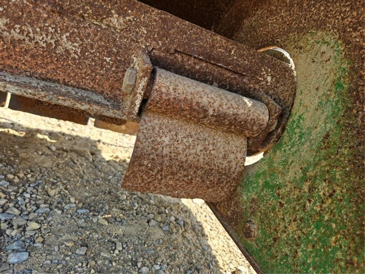 john-deere-566-image-48