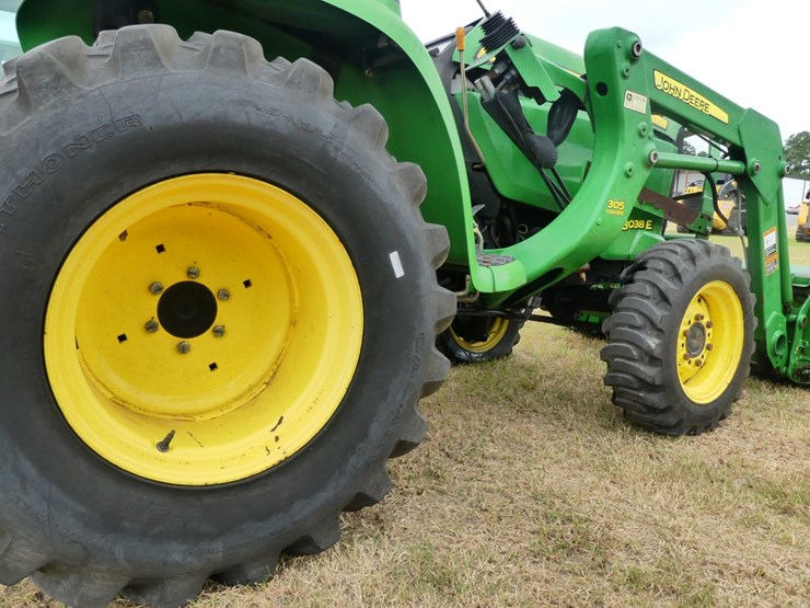 john-deere-3038e-image-8