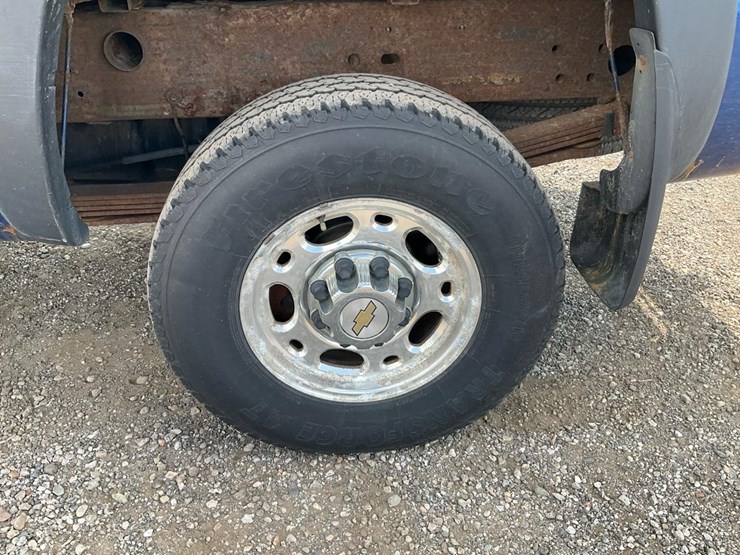 2004-chevrolet-k2500-image-31