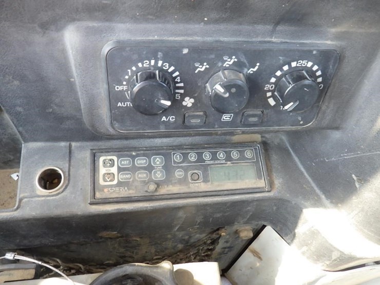 2017-takeuchi-tb290-image-31