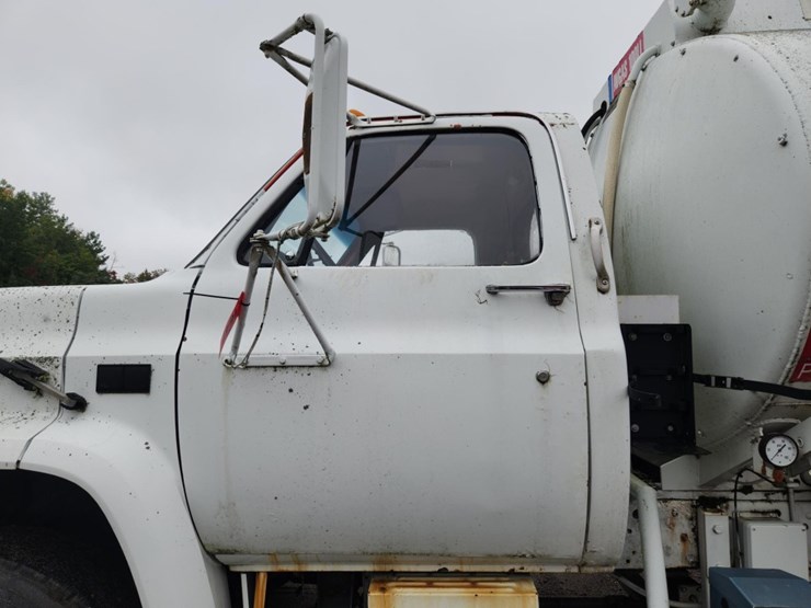 #1647-•-1976-gmc-fuel-truck-image-18