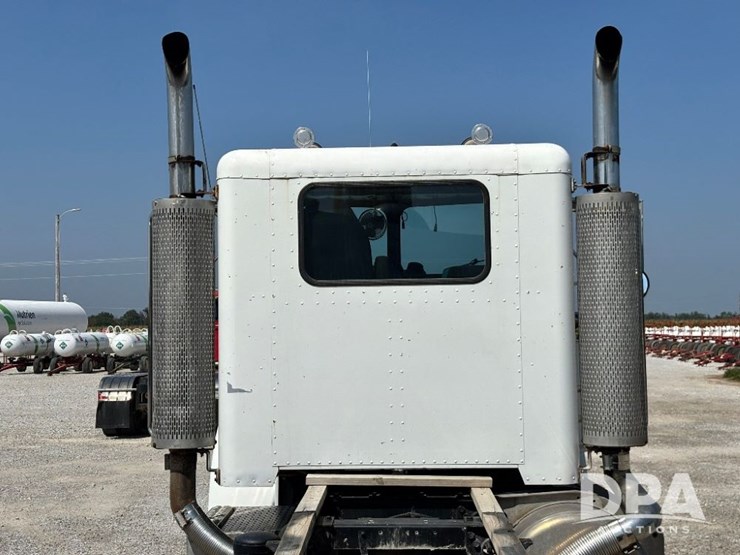 1986-peterbilt-359-image-38