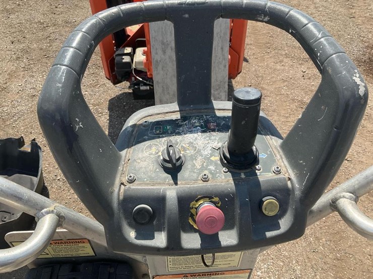 2012-jlg-t500j-image-22