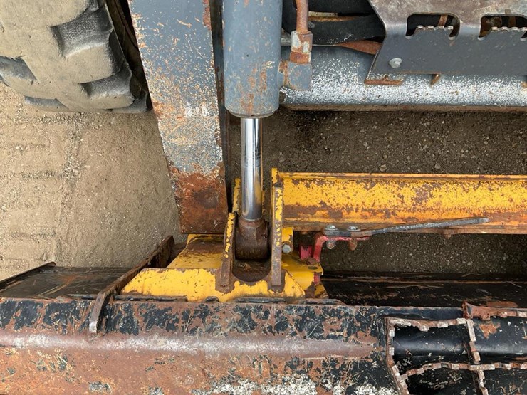 2012-deere-326d-image-15