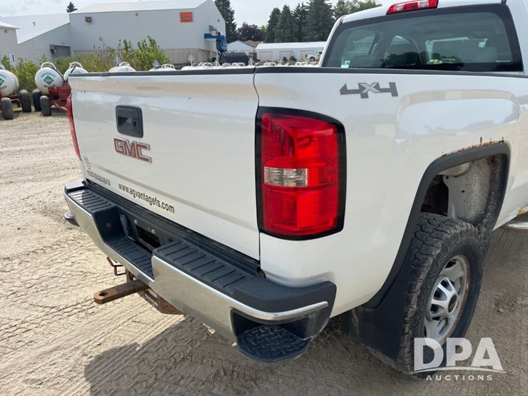 2015-gmc-2500-image-33