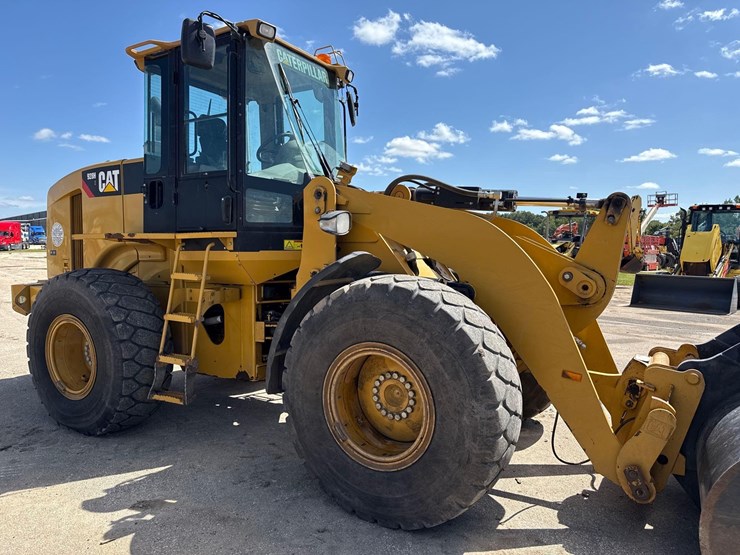 caterpillar-928hz-image-6