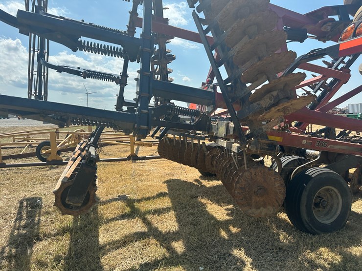 case-ih-330-image-18