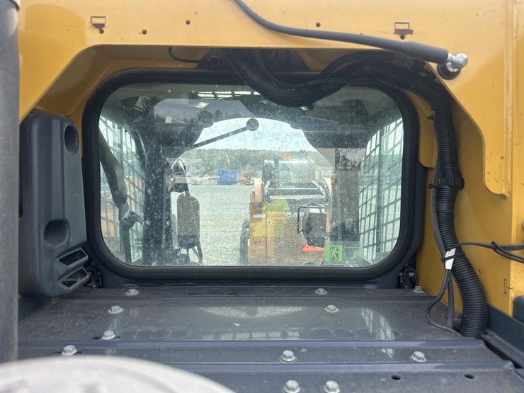 2014-deere-326e-image-11
