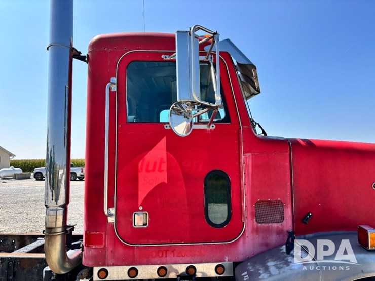 1993-peterbilt-377-image-55