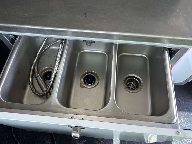 2022-mercedes-benz-sprinter-4500-image-38