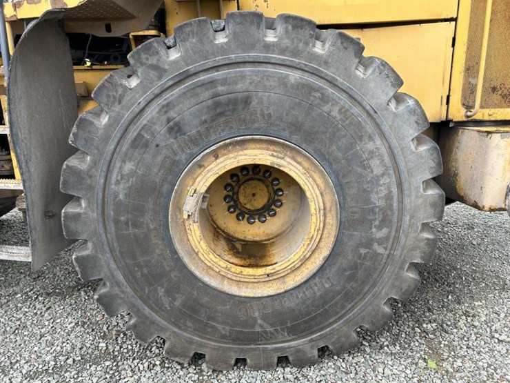 2014-deere-824k-image-84