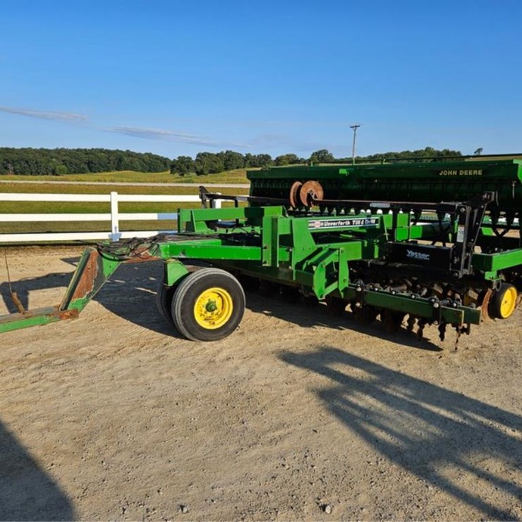JOHN DEERE 750
