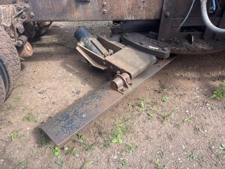 #2688-•-1998-navistar-2674-6x4-day-cab-truck-tractor-image-35