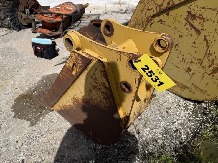 caterpillar-416-image-2
