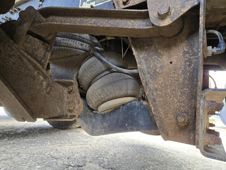2015-mack-granite-gu813-image-57