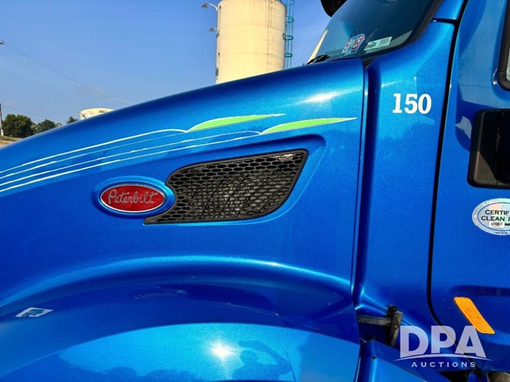 2015-peterbilt-579-image-21