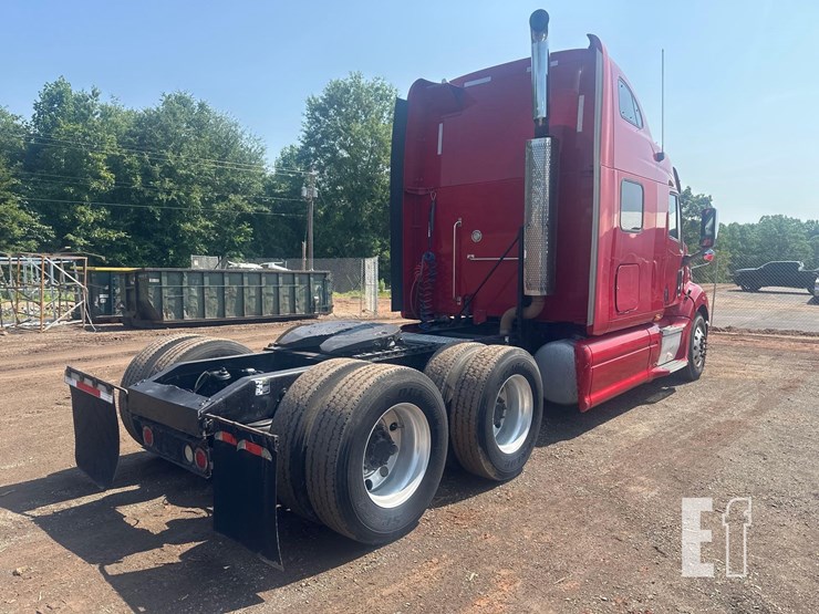 2010-peterbilt-387-image-3