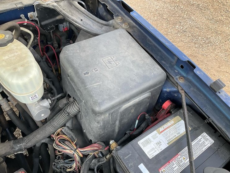 2004-chevrolet-k2500-image-69